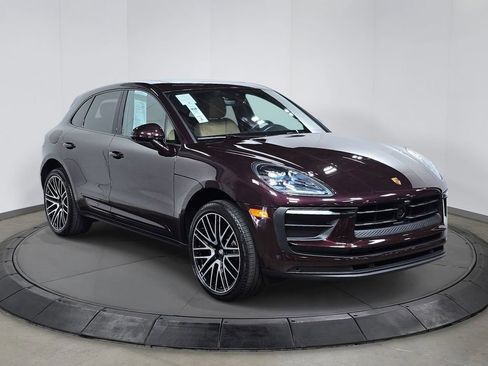 Used 2025 Porsche Macan AWD/4WD image 9