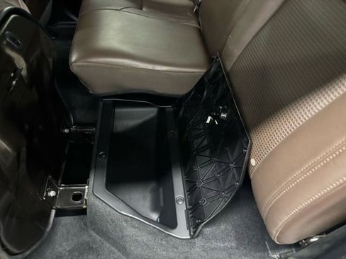 Used 2016 Toyota Tacoma Limited w/ Towing Package image 12