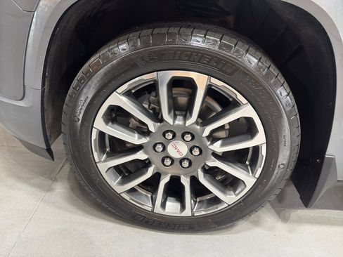 Used 2022 GMC Acadia Denali image 9