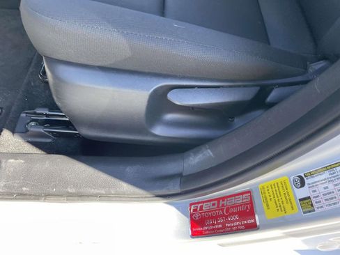 Used 2025 Toyota Corolla LE image 30