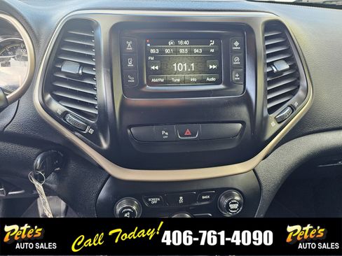 Used 2018 Jeep Cherokee Latitude w/ Safety Group image 22