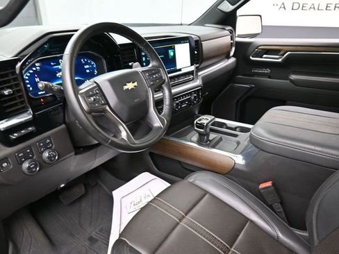 Used 2024 Chevrolet Silverado 1500 High Country w/ High Country Premium Package AWD/4WD image 18