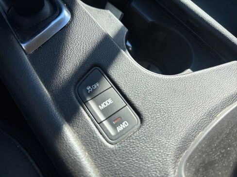 Used 2018 Cadillac XT5 Luxury w/ Driver Awareness Package image 29