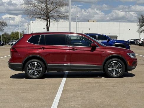 Used 2018 Volkswagen Tiguan SEL image 3