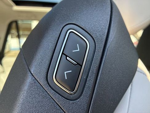 Used 2025 Lincoln Navigator L Reserve AWD/4WD image 44