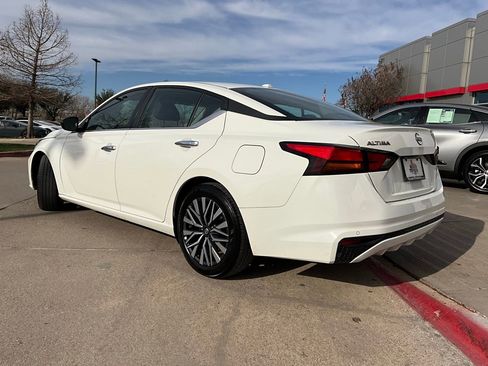 Used 2025 Nissan Altima 2.5 SV image 8