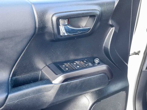 Used 2022 Toyota Tacoma TRD Off-Road image 26