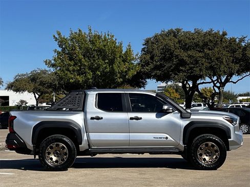 Used 2024 Toyota Tacoma Trailhunter image 3
