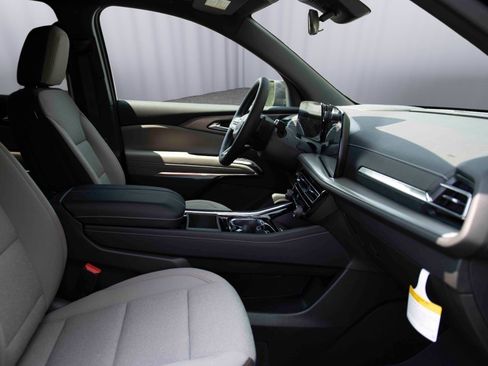 New 2025 Chevrolet Traverse LT image 26