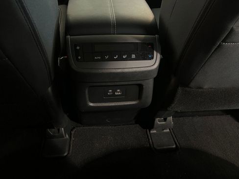 Used 2025 Nissan Pathfinder SV image 24