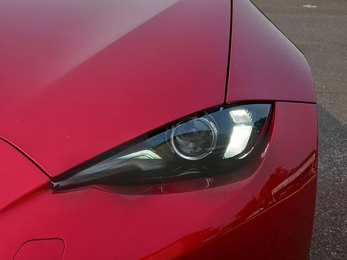 Used 2025 MAZDA MX-5 Miata Club RWD image 9