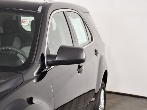 Used 2017 Chevrolet Equinox LS FWD image 13