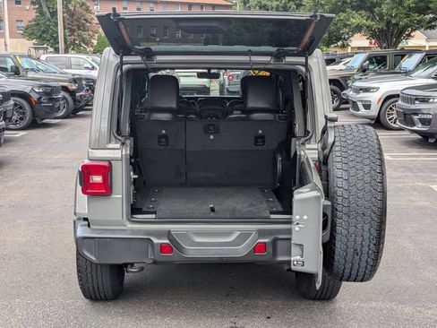 Used 2022 Jeep Wrangler Unlimited Sahara w/ LED Lighting Group AWD/4WD image 28