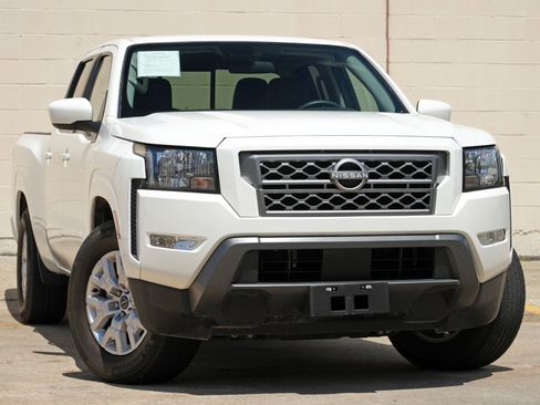 Used 2024 Nissan Frontier SV w/ Technology Package RWD image 2