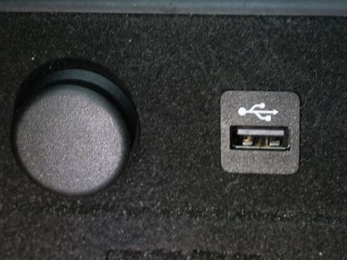 Used 2019 BMW 750i xDrive w/ Executive Package image 24