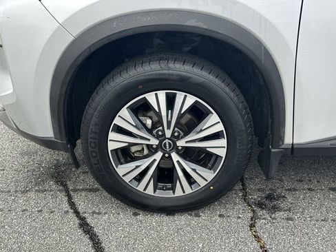 Used 2022 Nissan Rogue SV image 12