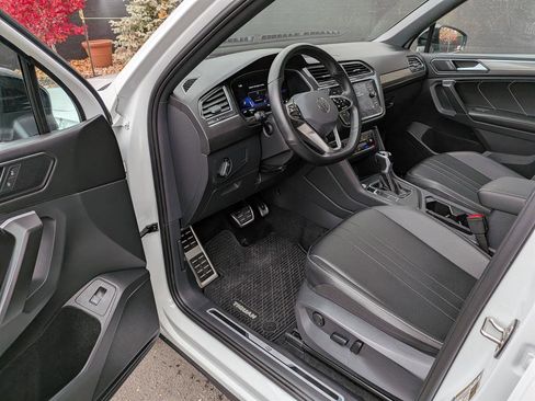 Certified 2024 Volkswagen Tiguan SE R-Line image 24