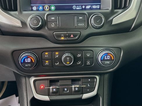 Used 2022 GMC Terrain SLT w/ Tech Package FWD image 16