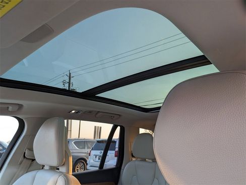 Used 2022 Volvo XC90 T6 Momentum w/ Advanced Package image 22