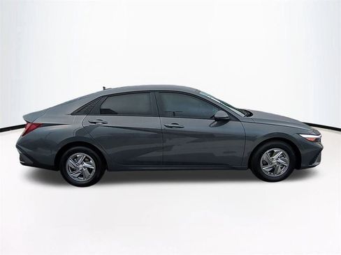 New 2026 Hyundai Elantra SE image 4