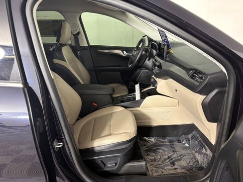 Certified 2021 Ford Escape Titanium image 37