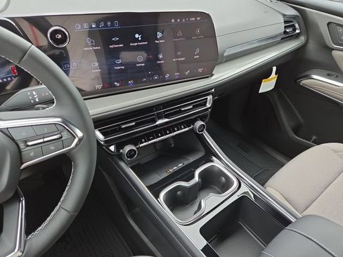 New 2026 Chevrolet Traverse LT image 13