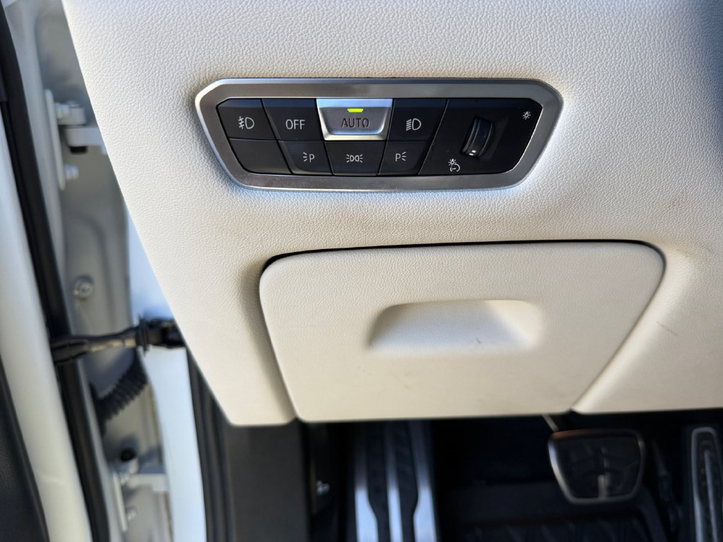 Used 2022 BMW X7 M50i AWD/4WD image 26