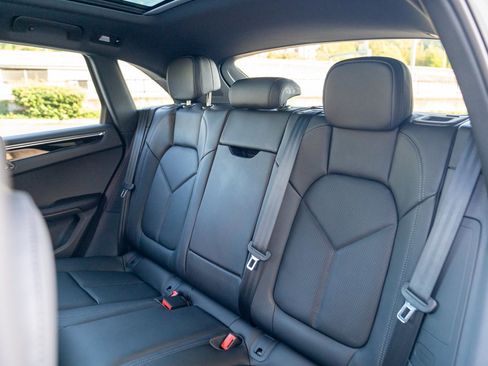Certified 2026 Porsche Macan AWD/4WD image 25