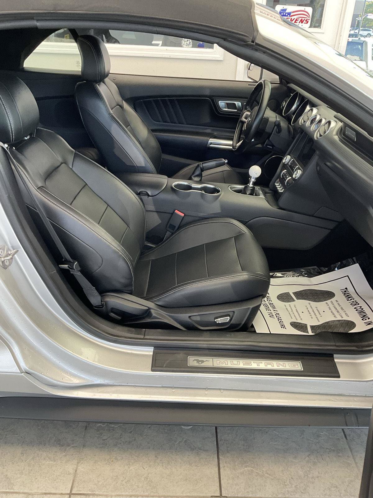 Used 2019 Ford Mustang GT Premium w/ Black Accent Package RWD image 9