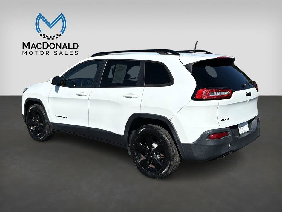 Used 2016 Jeep Cherokee Latitude w/ Cold Weather Group AWD/4WD image 5