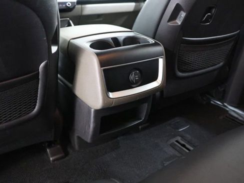 Used 2025 Kia Carnival FWD image 32