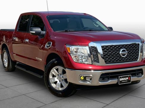 Used 2017 Nissan Titan SV RWD image 3