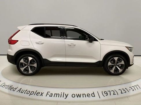 Used 2025 Volvo XC40 B5 Plus AWD/4WD image 6
