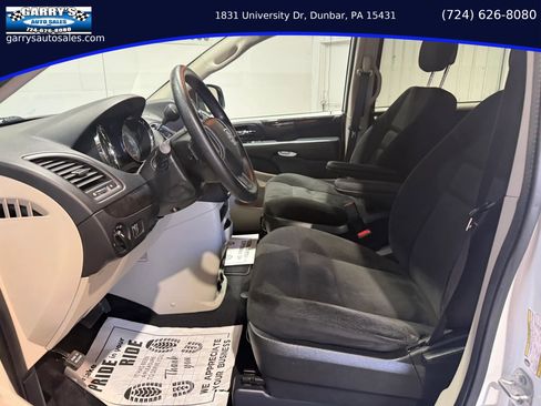 Used 2017 Dodge Grand Caravan SE FWD image 14