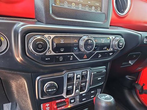 Used 2019 Jeep Wrangler Unlimited Rubicon image 19