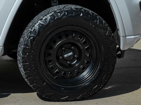 Used 2021 Jeep Grand Cherokee Laredo X image 62