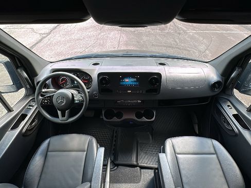 Used 2024 Mercedes-Benz Sprinter 2500 w/ Acoustic Package image 27