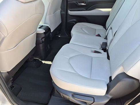 Used 2024 Toyota Grand Highlander XLE image 20
