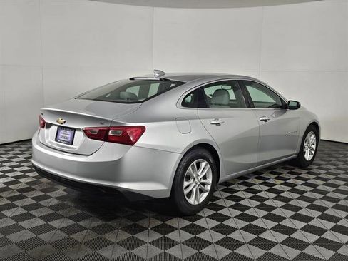 Used 2018 Chevrolet Malibu LT image 3