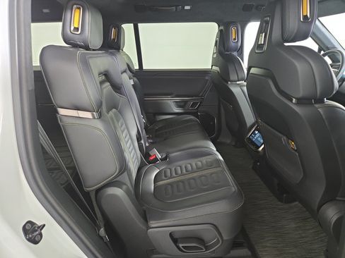Used 2024 Rivian R1S Adventure Dual AWD/4WD image 23