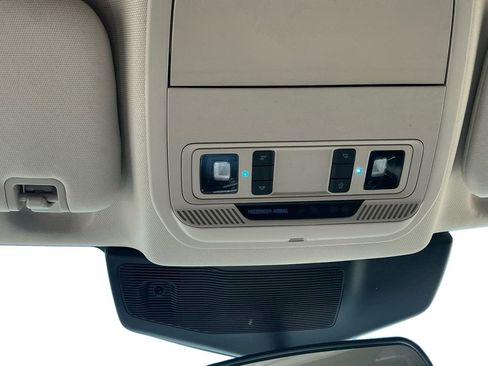 Used 2024 Ford Explorer XLT w/ Equipment Group 202A image 18