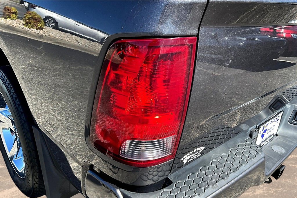 Used 2017 RAM 1500 Express RWD image 25