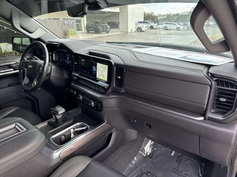 Used 2022 Chevrolet Silverado 1500 LTZ w/ LTZ Premium Package image 22