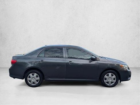 Used 2010 Toyota Corolla LE image 4