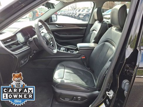 Used 2023 Jeep Grand Cherokee L Limited w/ Luxury Tech Group II image 15