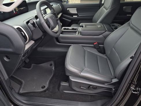 New 2025 Ford Expedition Active image 11