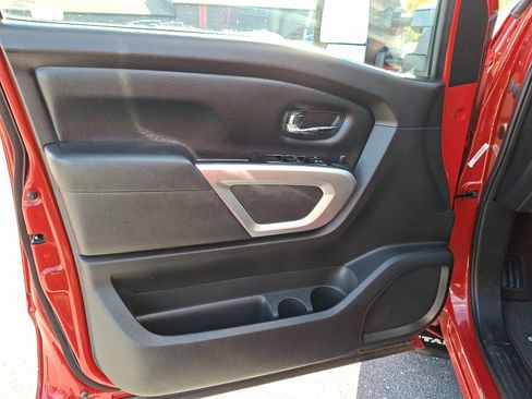 Used 2020 Nissan Titan SV w/ SV Convenience Package image 15