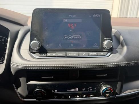 Used 2023 Nissan Rogue SV AWD/4WD image 24