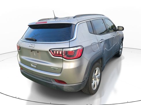 Used 2018 Jeep Compass Latitude w/ Popular Equipment Group FWD image 4