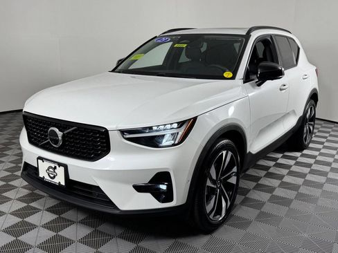 Certified 2023 Volvo XC40 B5 Plus w/ Driver Assist Package AWD/4WD image 13